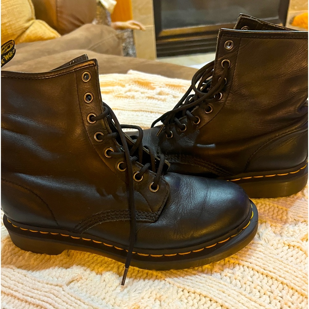 Dr. Martens Air Wair Size 8 1460 WOMEN'S SMOOTH LEATHER LACE UP BOOTS